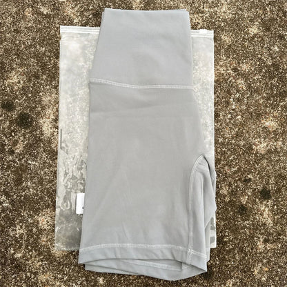 Högmidjade träningsshorts för yoga, gym och kondition.