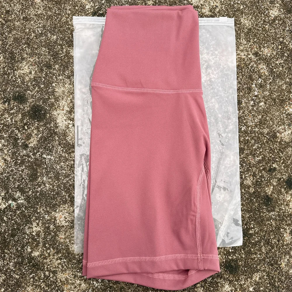 Högmidjade träningsshorts för yoga, gym och kondition.