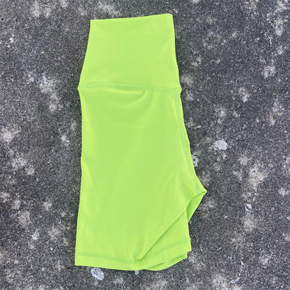 Högmidjade träningsshorts för yoga, gym och kondition.