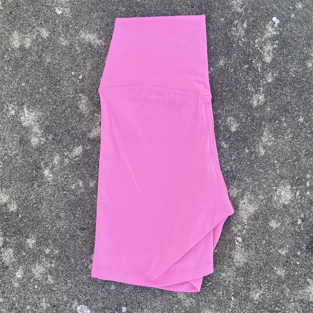 Högmidjade träningsshorts för yoga, gym och kondition.