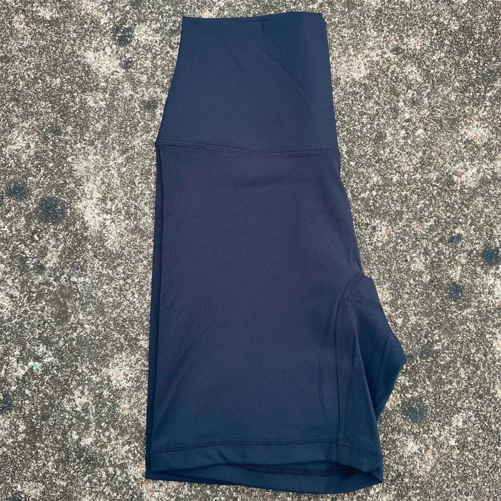 Högmidjade träningsshorts för yoga, gym och kondition.